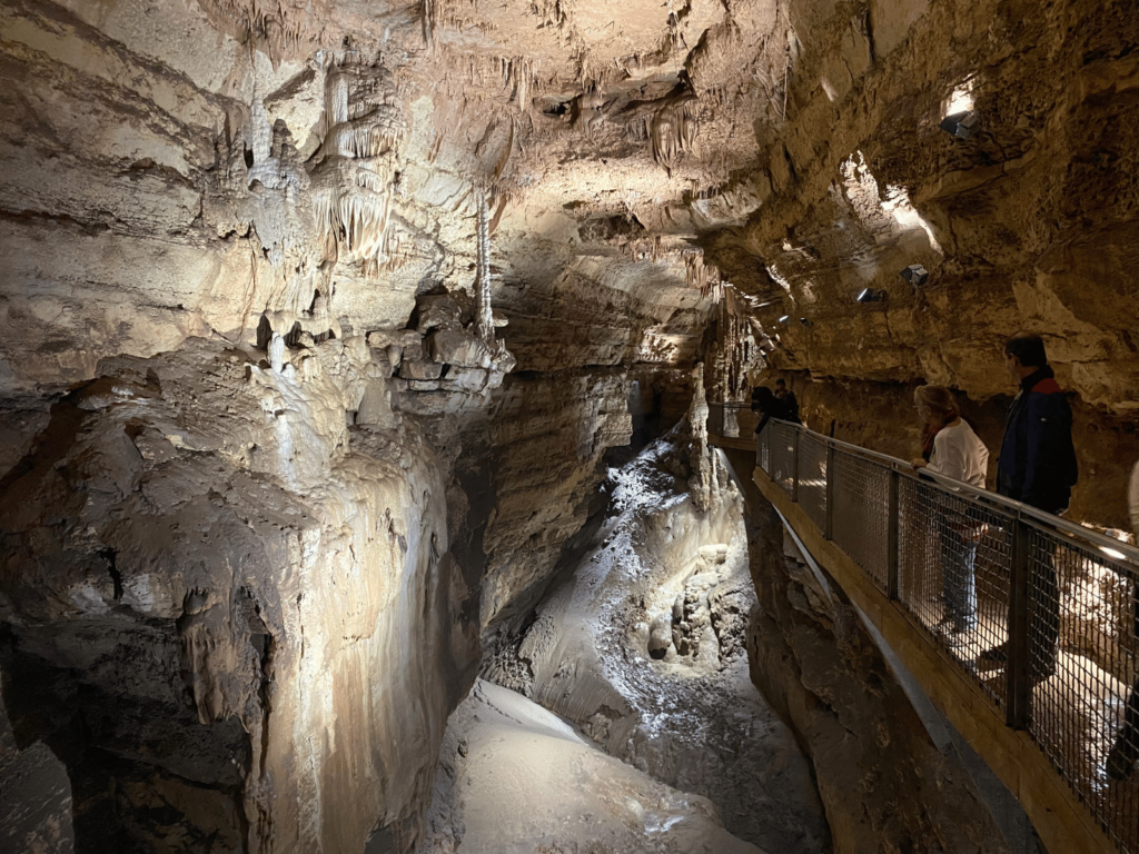 where is laura traveling, natural bridge caverns