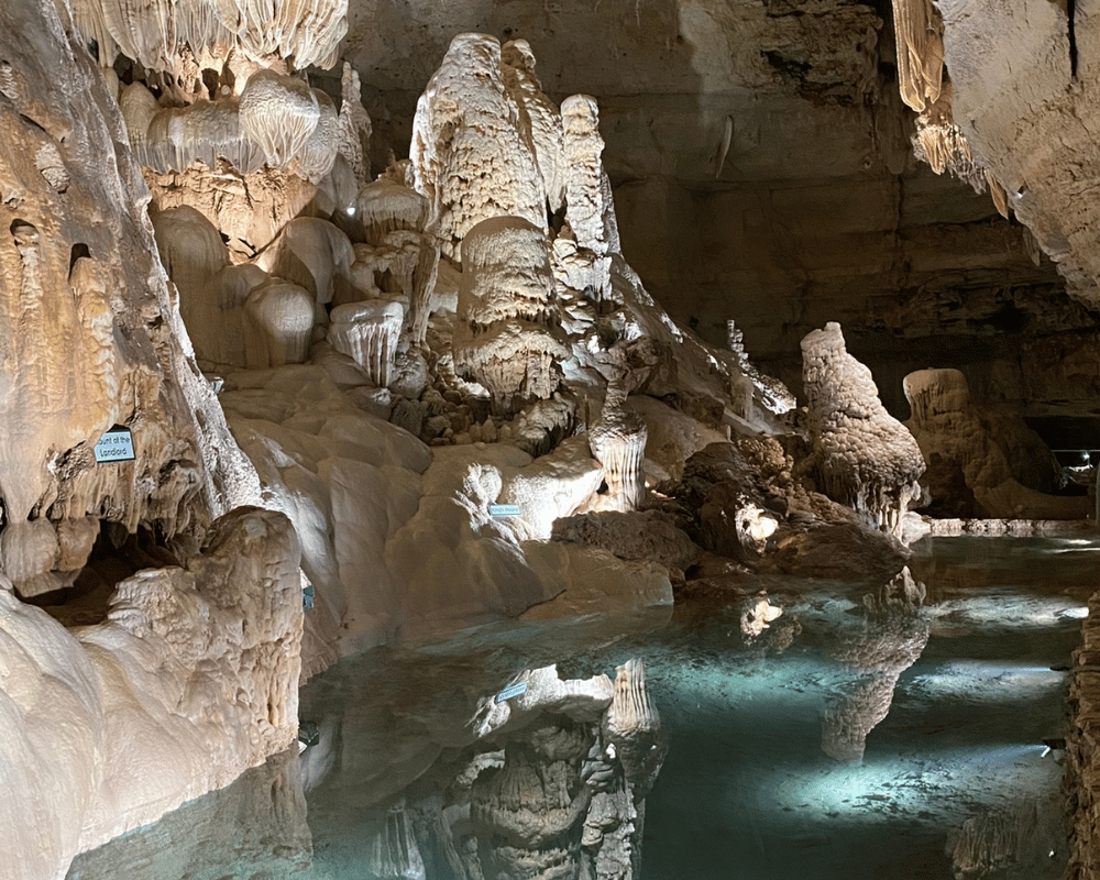 Natural Bridge Caverns, where is laura traveling