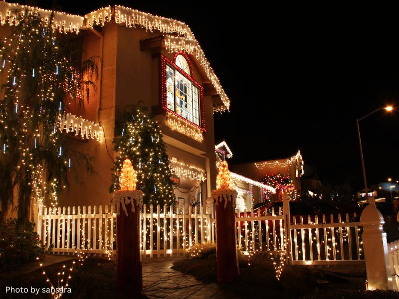 Houston christmas lights, river oaks, where is laura traveling